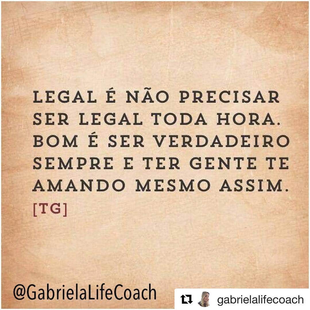 シェイラ・カストロのインスタグラム：「#Repost @gabrielalifecoach with @repostapp ・・・ Pra mim, a definição da verdadeira amizade! 💎  Seja autêntico (👉🏻ser autêntico não tem NADA A VER com falta de educação👈🏻). Tenha por perto quem gosta de vc do seu "jeitinho" e não do personagem sorridente e "legal" que tantas vezes tentamos interpretar! 👊🏼 Ótimo domingo! Recheado de família e amigos VERDADEIROS! ❤️ Ah, quem quer ser aceito, tb aceita! Sem preconceito, sem julgamento, sem a expectativa de que outro seja "legal"! Não é o número de pessoas ao redor que interessa e sim a qualidade, a afinidade.... 🙌🏼」