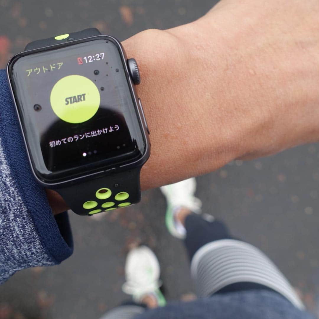 大迫傑さんのインスタグラム写真 - (大迫傑Instagram)「今日初めてAPPLE WATCH NIKE+ をランで使ってみました！！ GPSも正確で使いやすい！音楽も聴きながら走れるので、リズムに乗って走れました。雨の日も多いから、防水も嬉しい😁 皆さんも、Apple Watch Nike+ を身に付けて走りましょう！！！ #applewatchnikeplus #applewatch #blackamdyellow #nike #nikerunning #running #ナイキ #ナイキランニング #ランニング #nikejapan #easyrun #ポートランド #portland #oregon #オレゴン」10月31日 7時24分 - suguru_osako