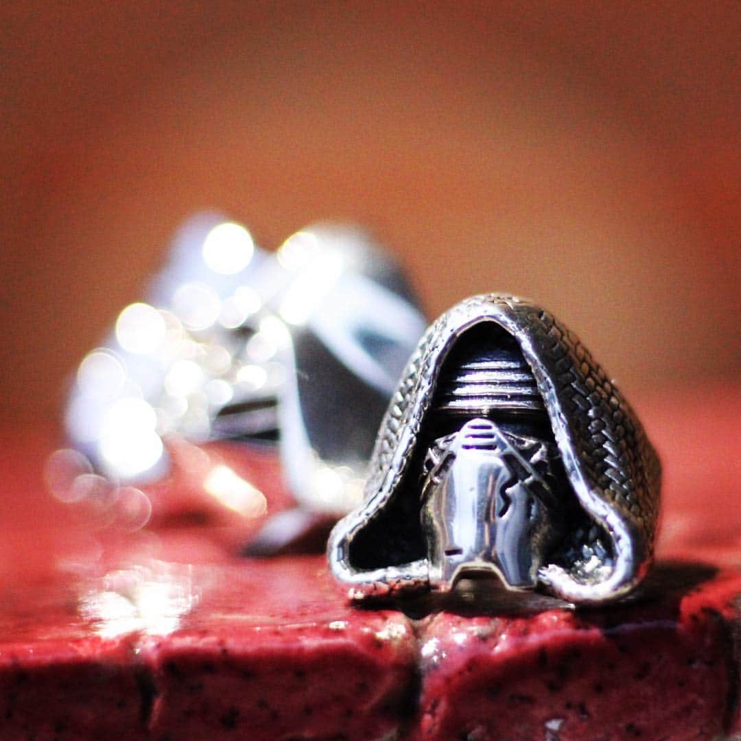 のインスタグラム：「The knights of Ren #hancholo #hancholodesigns #starwars #kyloren #knightsofren #ring #rings #silver #jewelry #dtla #LA #style #losangeles #customjewelry」