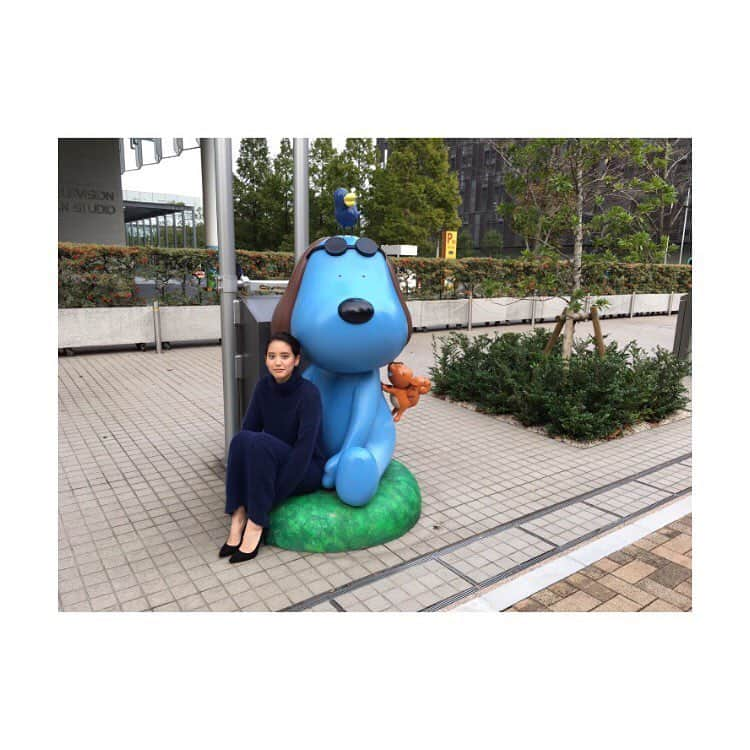 山崎紘菜さんのインスタグラム写真 - (山崎紘菜Instagram)「🌳 . そして今日夜9時からは ドラマ「カインとアベル」第3話です！ . #ラフくんと仲良し」10月31日 19時31分 - hirona_yamazaki