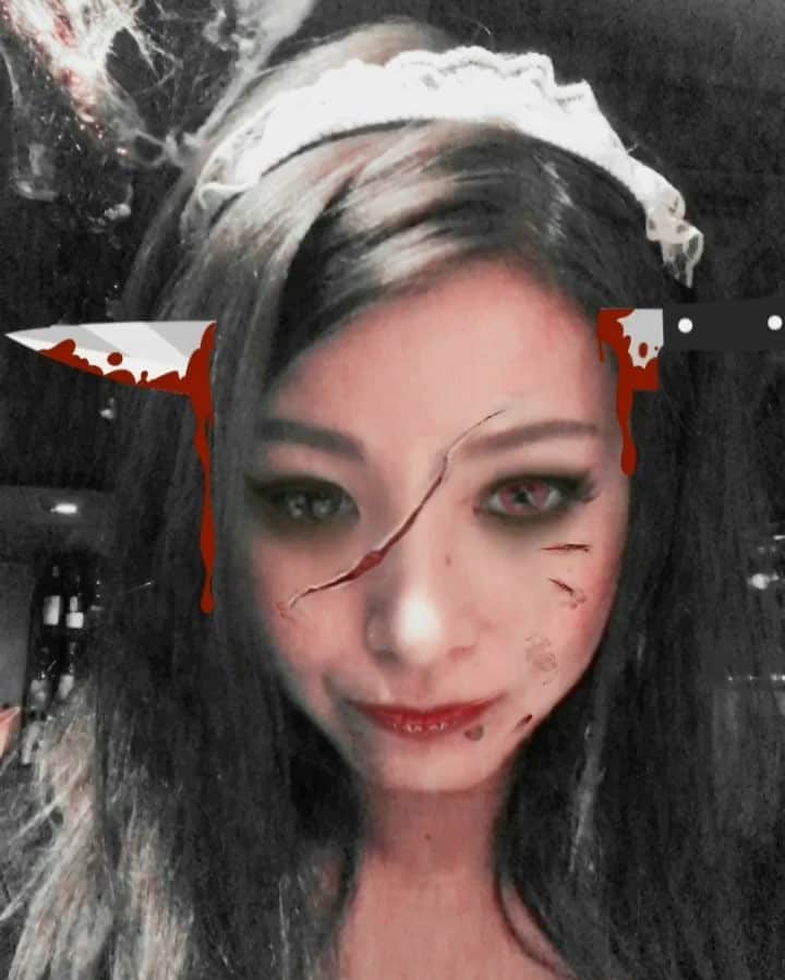 DJGEKIKARAのインスタグラム：「今夜はメイドだょ🎃👻snowってすごい…笑 ３１日のハロウィンの夜盛り上がるかな？  #halloween #party #メイド #dj #roppongi」