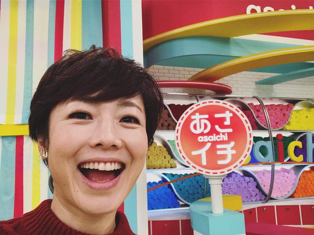 あさイチさんのインスタグラム写真 - (あさイチInstagram)「初セルフィー📷 ブサイクに写る。。。ムズカシイ…。 う #有働由美子 #うどん #初セルフィー #自撮りキレイ？ #6枚目を採用 #nhk #あさイチ #8時15分から #フォローミー #followme」11月1日 7時18分 - nhk_asaichi