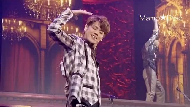 宮野真守のインスタグラム：「【Mamo★Dise Request Corner! No.133】 今日もリクエスト見てみましょう〜 久しぶりに 「AMAZING!」 ライブのリクエストいただきましたよ！💖 @anna_chan7 ちゃんから 「Magic」 パフォーマンスリクエストでした 😊💕 ということで、今日はこのめっちゃセロい振り付けを載せます 😂 こんなマモちゃんはやはりカッコいいですよね！セクシーすぎてやばい〜と思いました 💘 みんなの一番好きな 「AMAZING!」 ライブツアーのパフォーマンスは何ですか？😁 P.S. ちなみに！昨日、自分のインスタグラムをやっと作りましたよ〜 アイラちゃんはどんな人だろうと興味があったら、ぜひ @allaboutaira フォローしてください 😄💞 // Another day, another request! Today's request is from @anna_chan7 who wanted to see Mamo's 「Magic」 performance.. so here it is 😁 If Mamo's 「GENERATING!」 live tour gives me a sexy adult kind of feel that makes you want to chill and grind slowly to the music, his 「AMAZING!」 live tour makes me want to let go of my hair and dance without any care instead 😂💘 Especially since he opened the live with this song which I think is so perfect for that happy let's-dance vibe! 😄 Although there was still that tiny sexy element too.. I mean just look at the dance.. though it was a different kind of sexy as compared to 「GENERATING!」 in my opinion hehe 💕 If you were to compare this performance with 「GENERATING!」 live's 「Magic」 performance, I think you can understand what I mean 😊💞 // PS: By the way! On a completely unrelated note.. I finally created a personal Instagram account last night~ so if you've ever been curious to know what Aira is like beyond MamoDise, please follow @allaboutaira ✌🏻️😁 #宮野真守 #miyanomamoru #mamorumiyano #声優 #seiyuu #mamodiserequestcorner」