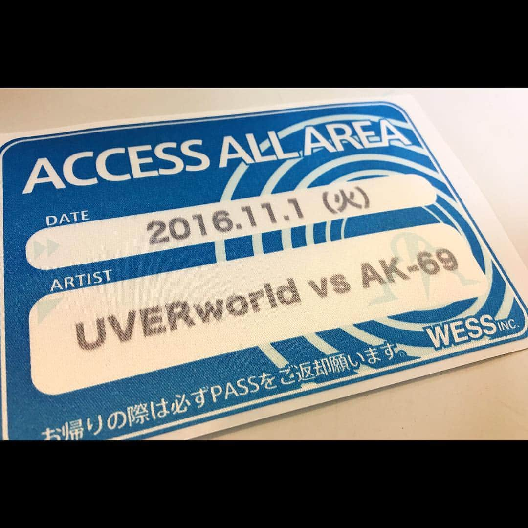 AK-69さんのインスタグラム写真 - (AK-69Instagram)「＜札幌上陸！＞ 本日11/1（火）は #UVERworld さんとの対バンライブ！ 2013年のツアー以来のZepp札幌です。 寒さが吹き飛ぶ熱いライブをお届けします！ お待ちしております！！ - 16:30より会場入口にて当日券も若干数販売します！ - #ak69 #FlyingB #DefJamRecordings #DAWN #japan #hiphop #live #UVERworld #VS #2マン #北海道 #ZeppSapporo #ForeverYoung #魂のぶつかり合い」11月1日 14時01分 - ak69_staff