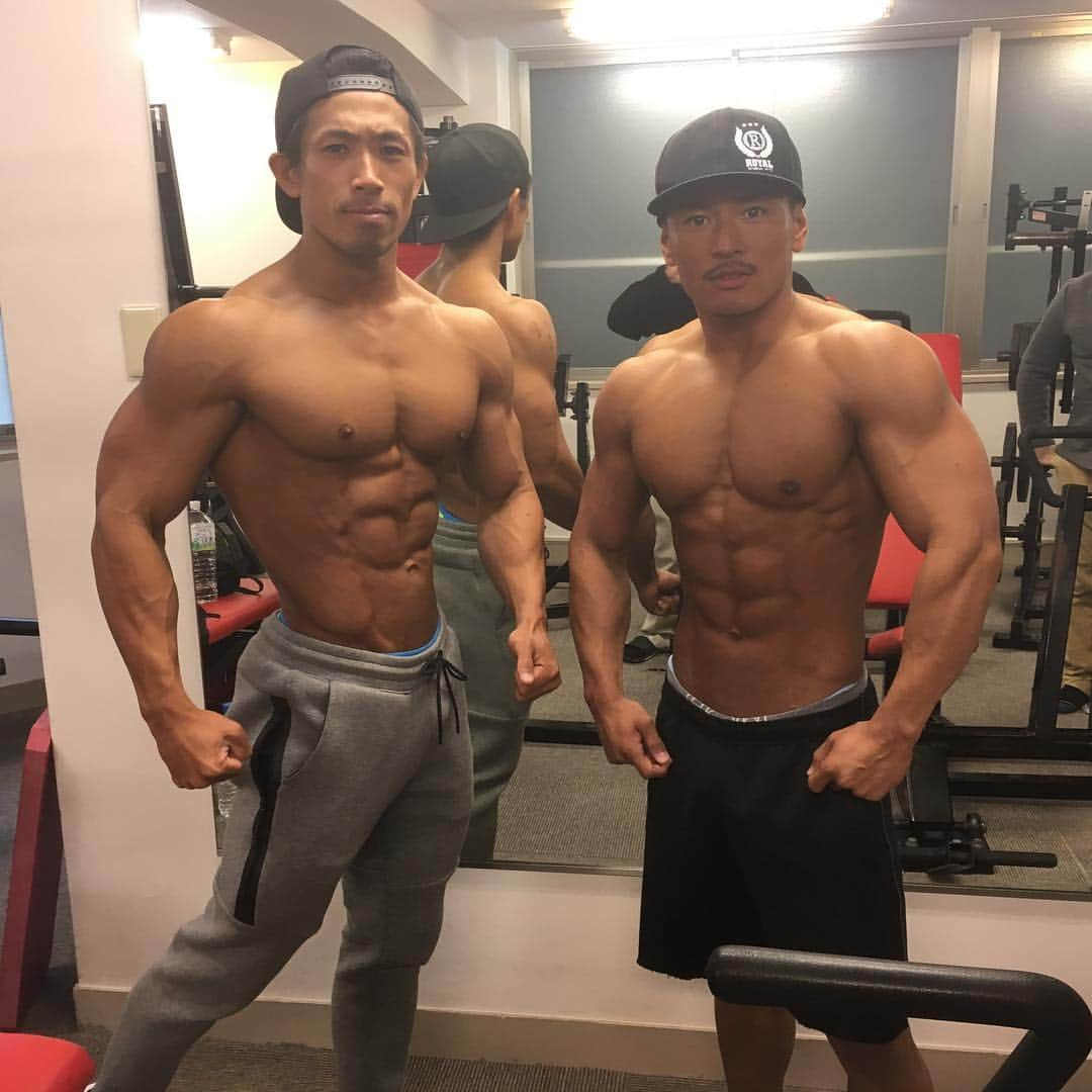 湯浅幸大さんのインスタグラム写真 - (湯浅幸大Instagram)「NPCJで活躍するフィジーク選手廣川さんとトレーニングコラボ^_^ お互いにコンテストを間近に控えて、いい刺激になりました💪  #ifbb #worldfitnesschampionships2016 #mensphysique #workout #workoutlife #training #trainhard #instafitness #myprotein #physique #shoulderday #diet #gohardorgohome #letsgetbettertogether #bodybuilding #noresttobethebest #npcj #トレーニング #コラボ #肩トレ #ストーリーみてね #世界フィットネス選手権 #ダイエット #メンズフィジーク」11月2日 18時49分 - kingyuasa