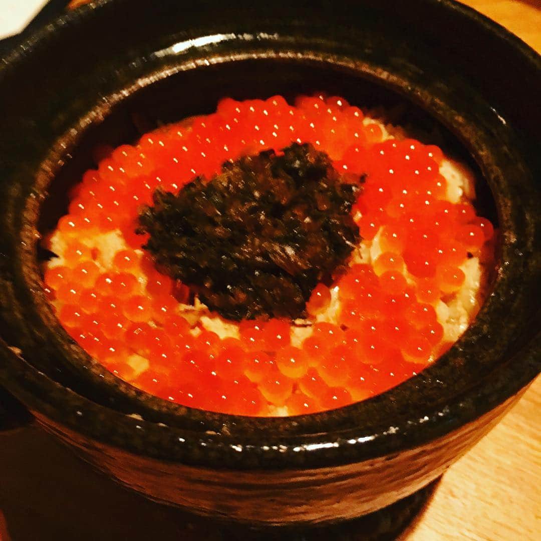 志摩有子さんのインスタグラム写真 - (志摩有子Instagram)「昨夜小野木さんで楽しい食事会。話が弾んでお開きは午前様に。締めの毛蟹といくらの炊き込みごはんをおみやにしてもらって朝ごはんに食べる幸せ。 @hiroo_onogi」11月3日 10時13分 - ariko418