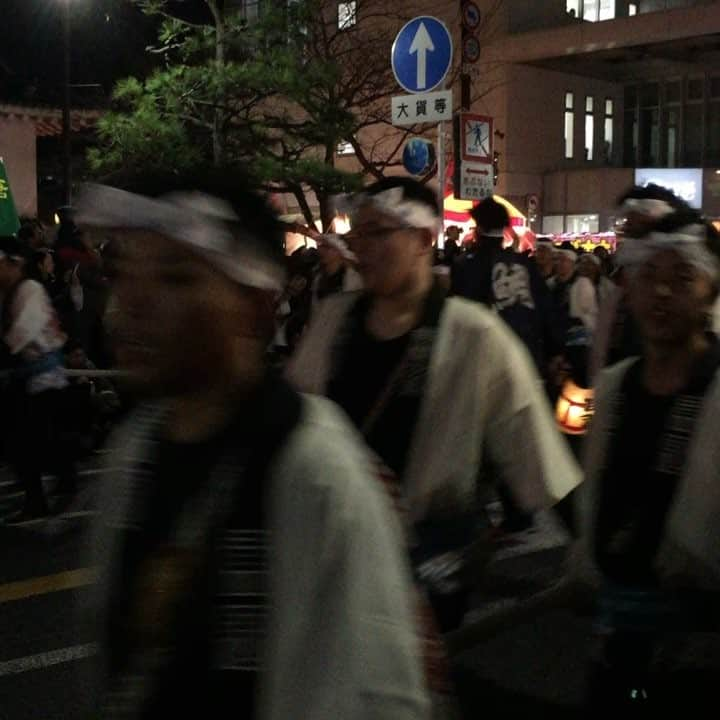 サラ・タミュラのインスタグラム：「興奮覚めず見物二日目行ってき〼  #japanesetraditional #唐津くんち #祭 #唐津市 #日本の祭 #karatsu #karatsukunchifestival #karatsukunchi #festival #japanesefestival」