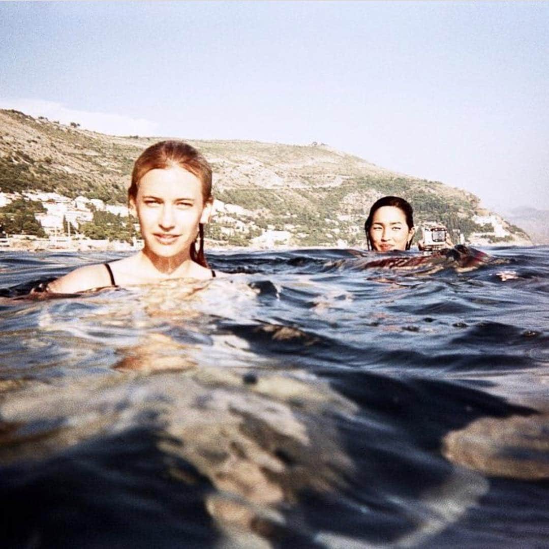 Nicole Warneのインスタグラム：「Missing my beautiful and free spirited friend Z ✨」