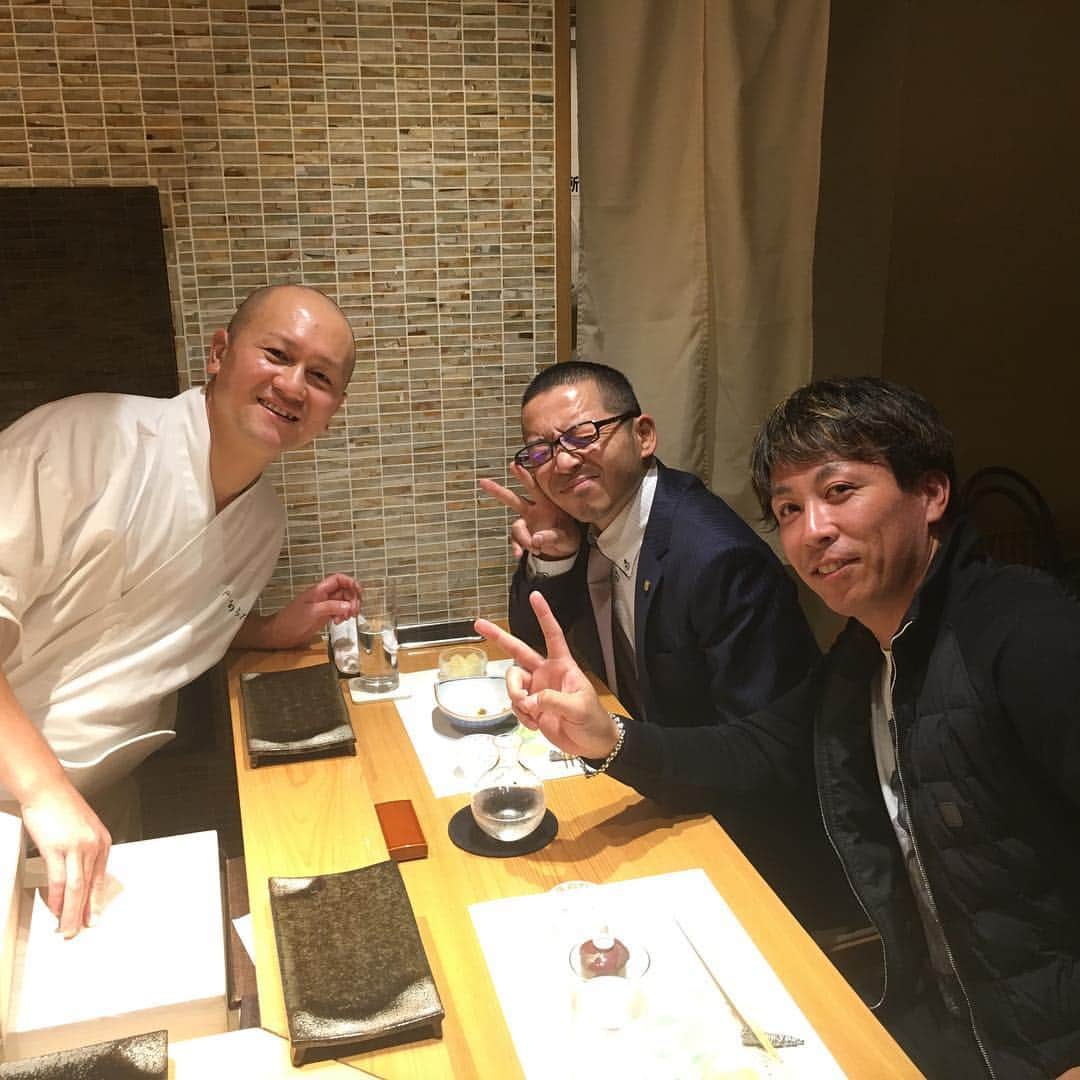 益田直也のインスタグラム：「寿司なう〜😁 久々に東京繰り出してます✌️」