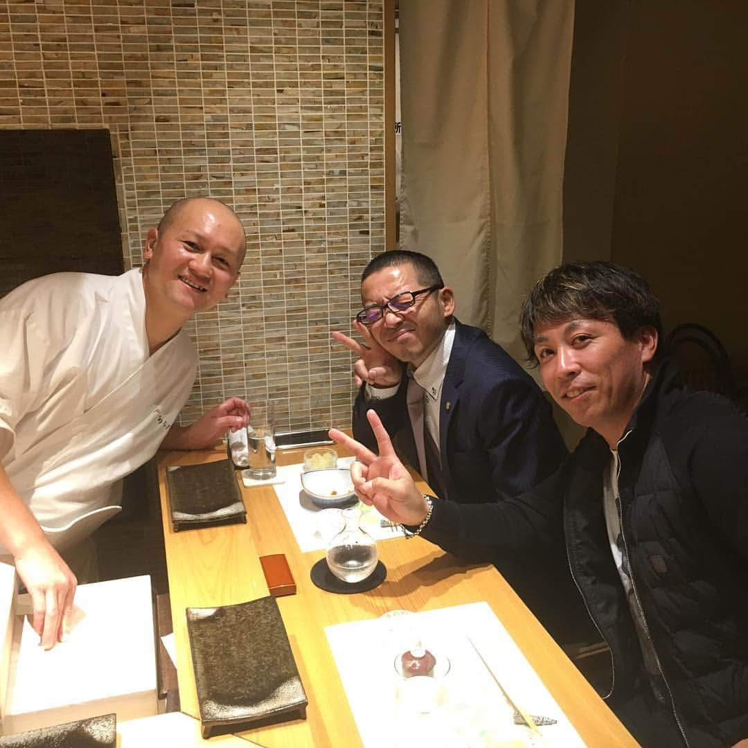 益田直也さんのインスタグラム写真 - (益田直也Instagram)「寿司なう〜😁 久々に東京繰り出してます✌️」11月4日 19時37分 - masuda1189