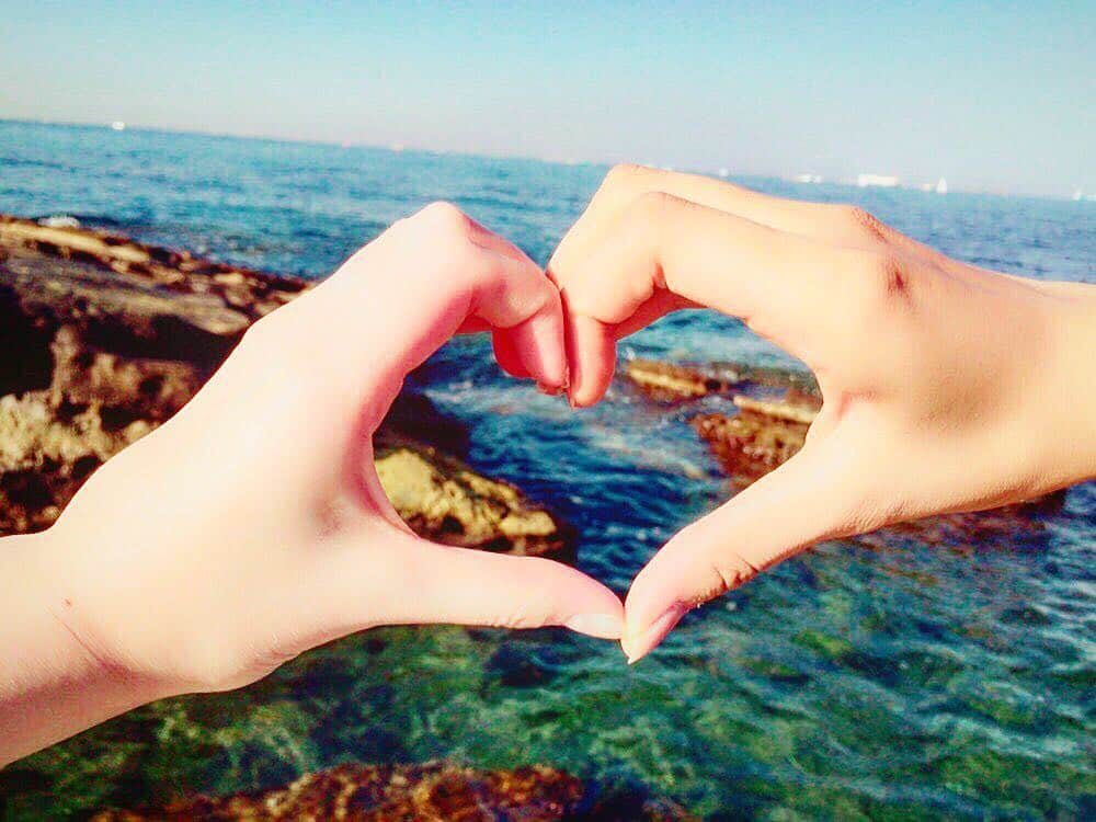 外園愛理のインスタグラム：「I love omoka❤︎❤︎ #ぷちぱすぽ #海 #らぶ #てんさい」