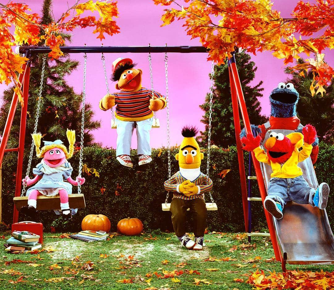 セサミストリートさんのインスタグラム写真 - (セサミストリートInstagram)「#FriendshipFriday 🍂🍂」11月5日 3時35分 - sesamestreet