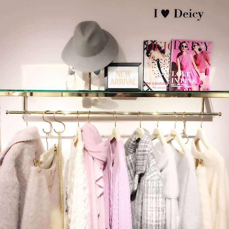デイシーさんのインスタグラム写真 - (デイシーInstagram)「saturday coodinate💕 * #deicy #mecouture #mecouture #deicyyokohama #yokohama #pink #grey #white #fur #winter #ootd #fashion #pinklover」11月19日 18時16分 - deicy_official