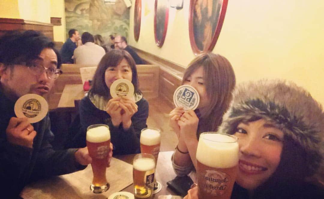 藤森由香のインスタグラム：「Innsbruck night with @burtonjapan #メガネ先輩👓 @yuk10t @asamihirono 👓✨👓✨👓✨👓」