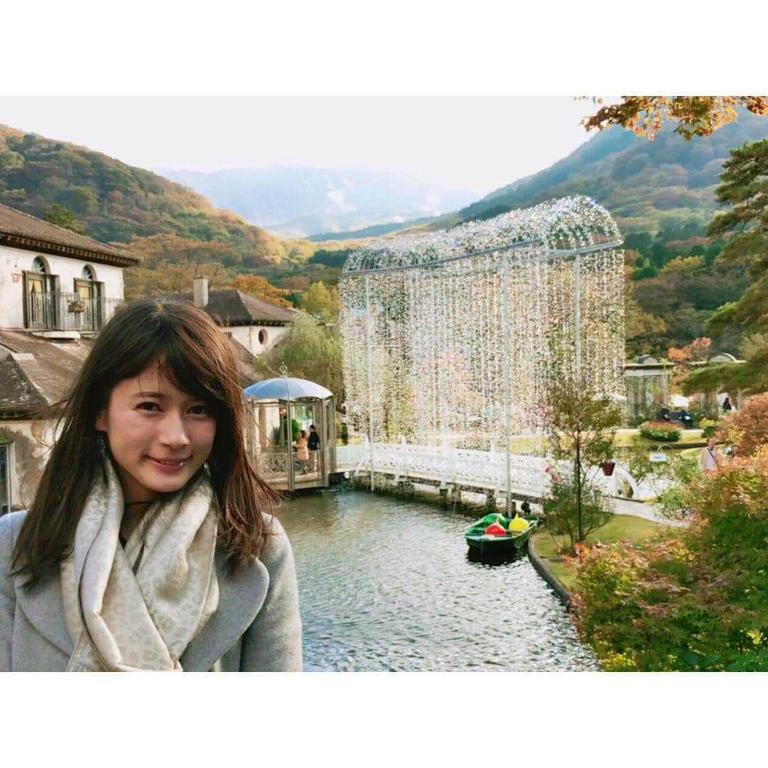 宇内梨沙さんのインスタグラム写真 - (宇内梨沙Instagram)「紅葉しつつある箱根🍁 母と温泉旅行に来ています。 学生の頃は年に何度か 温泉に行っていましたが 社会人になってから なかなか時間が合わず いけていなかったのですが 久しぶりに😊 忙しくて余裕のなかった心を リセットしてくれる自然🌿🌿 #箱根 #温泉旅行 #母娘旅 #みだれ髪」11月5日 16時03分 - risaunai