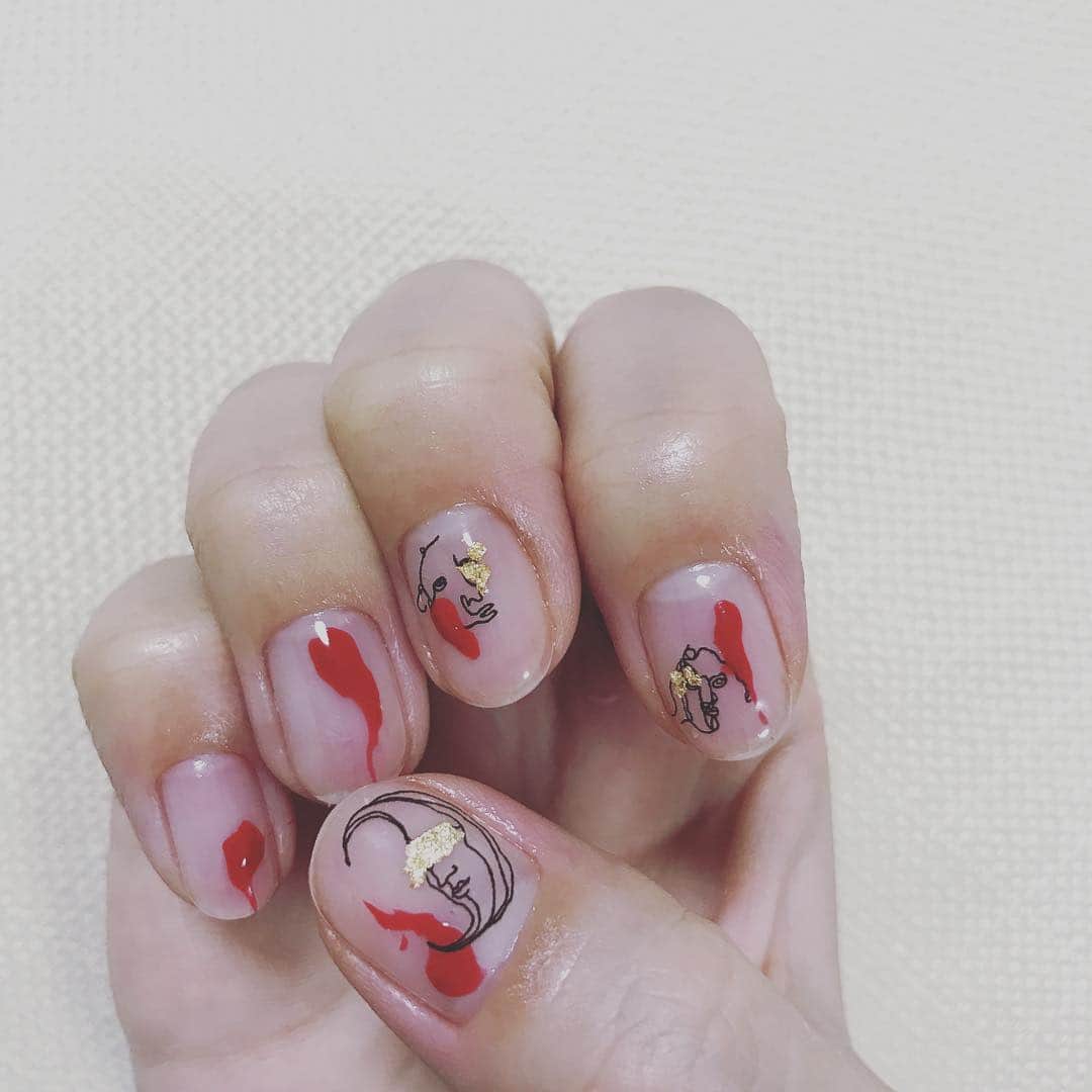 工藤紋華のインスタグラム：「ネイル💅 #おしゃれネイル #nail #左右非対称ネイル @kyokokudonail  シースルーシリーズ @asm_nk85  デザインのシール @poolnail」