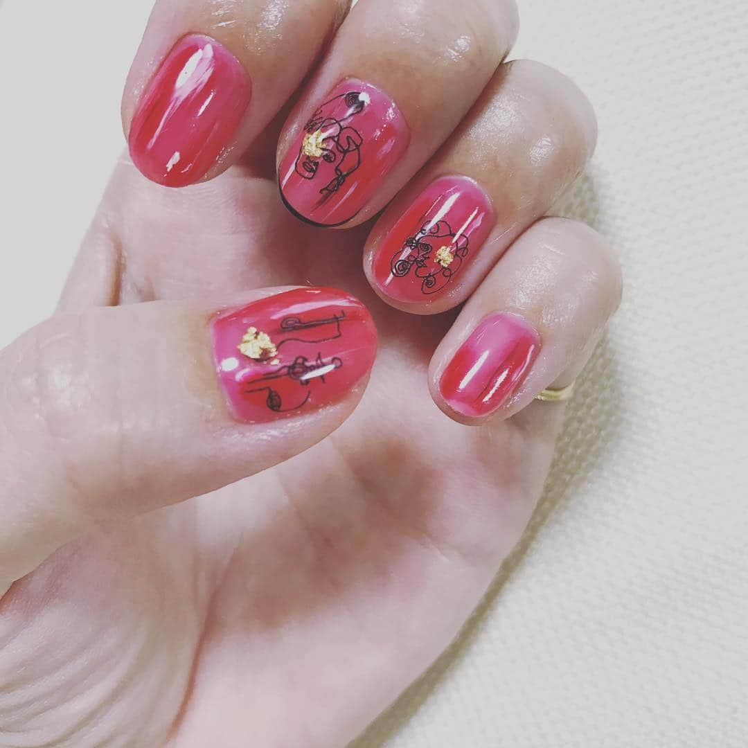 工藤紋華さんのインスタグラム写真 - (工藤紋華Instagram)「ネイル💅 #おしゃれネイル #nail #左右非対称ネイル #ムラネイル @kyokokudonail  のシースルーシリーズ @asm_nk85  デザインのシール @poolnail」11月5日 17時09分 - nails.10ayaka