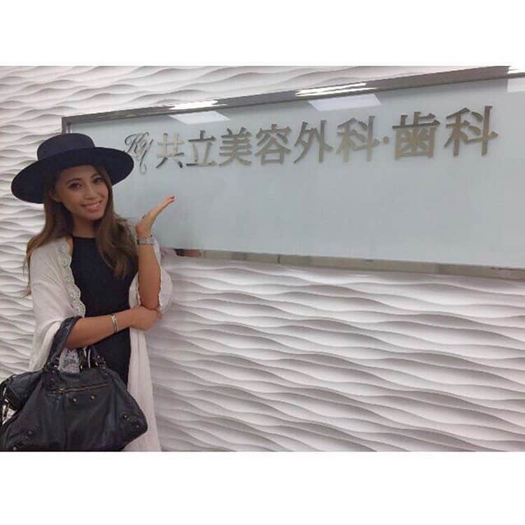 峯村優衣のインスタグラム：「ゆいがセラミック治療をした共立美容外科・歯科のHPにセラミック矯正法を体験のページがアップされたのでセラミックを検討中の方は是非チェックしてみてね💕http://www.kyoritsu-biyo.com/shinryou/dental/teeth/minemurayui/ 治療が終わってからしばらく経つけど綺麗さは変わらないし歯のバランスも抜群によくて大満足しております✨やっぱりやってよかった💓本当に本当にありがとうございました😊 #共立美容外科 #共立美容歯科 #歯並び #歯 #セラミッククラウン」