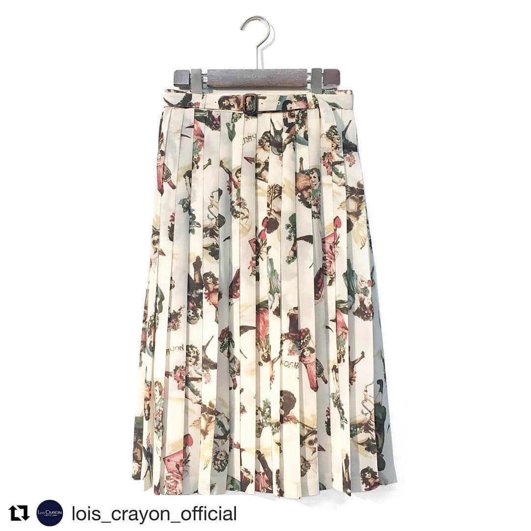 吉祥寺PARCOのインスタグラム：「【3階 ロイスクレヨン】  #Repost @lois_crayon_official with @repostapp ・・・ . 【pleats skirt】 ¥23,000 +tax . #loiscrayon#pleats#skirt#dreamin'#fashion#2016AW #ロイスクレヨン#プリーツ#スカート」