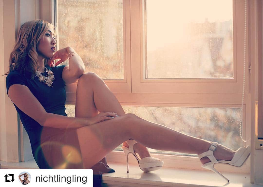 Timo the Fotographerさんのインスタグラム写真 - (Timo the FotographerInstagram)「From recent shoot in my new studio. #Repost @nichtlingling with @repostapp ・・・ Very natural 💁🏻😂 unedited #photo by @fantim with @u_koko helping. Thank you, I love it 👌 #followhim #photooftheday #potd #shooting #shooting #photography #highheels @jimmychoo #jimmychoo #dress @michaelkors #michaelkors #fashion #statementnecklace #sunset #mood #asian #asiangirl #thinking #dirty #window #stuttgart #0711 #hamburg #meineperle」11月6日 1時49分 - foto.timo