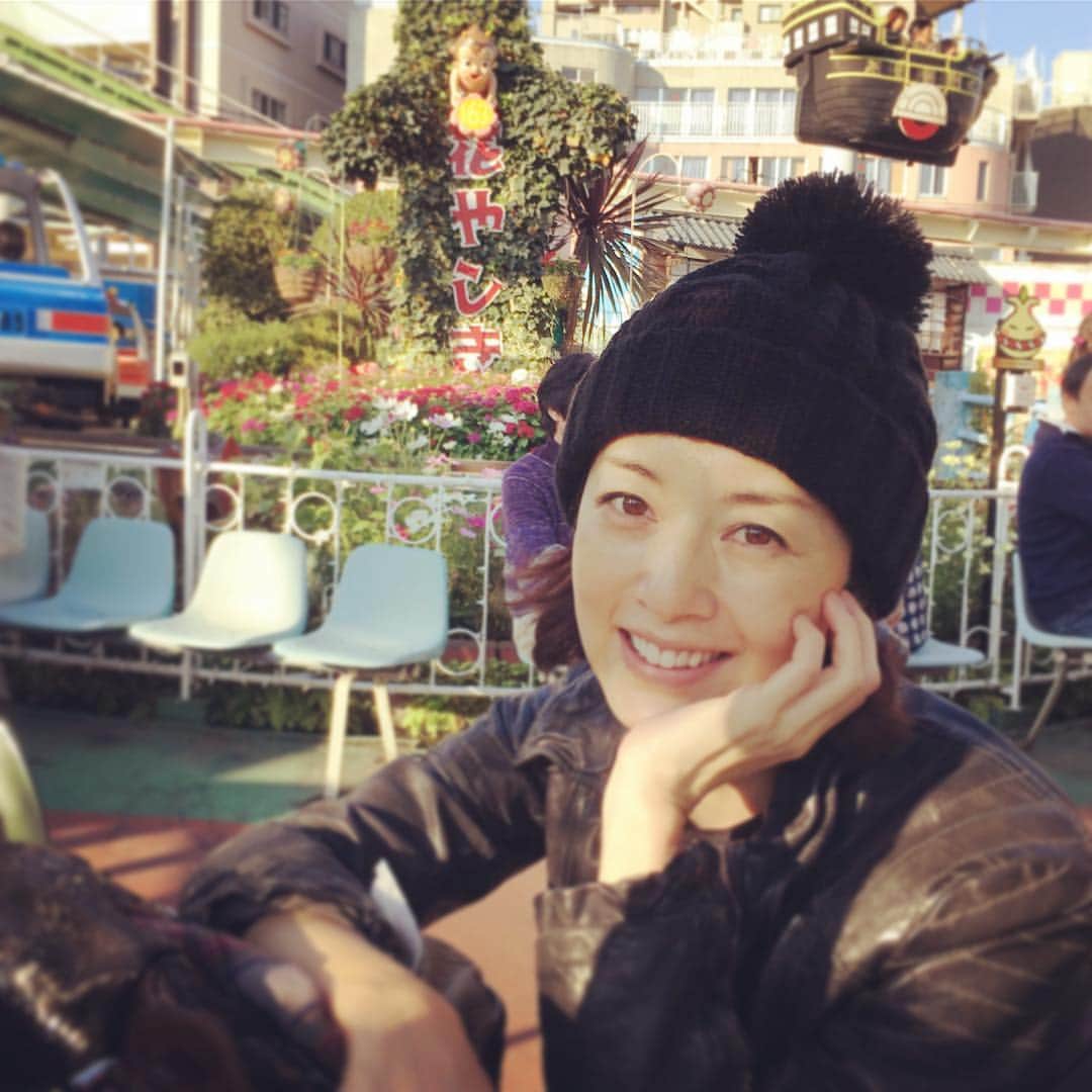 高岡早紀 さんのインスタグラム写真 高岡早紀 Instagram とても素敵な陽気の中 日本最古の遊園地 浅草 花やしき へ 何年ぶりかな 初めて連れていった6歳の娘ちゃんはとっても喜んでたよ 超マンキツ あぁ楽しい日だったなー 花やしき 遊園地 11月5日 19