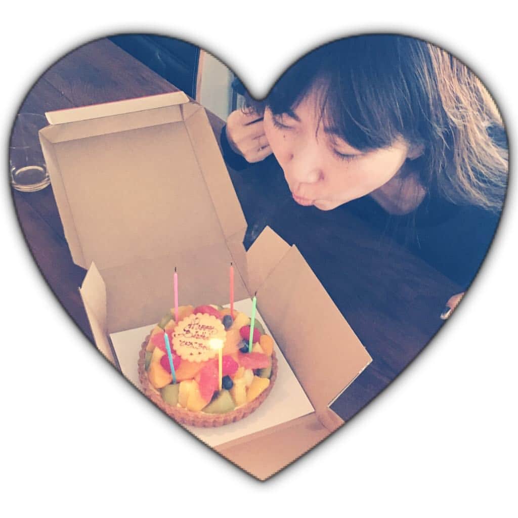 中原歩さんのインスタグラム写真 - (中原歩Instagram)「* 仲良し@hirocoringのお誕生日のお祝いやーーっとできた🎂 喜んでもらえて良かった❤️ * * * #3ヶ月遅れの誕生日祝い #おめでとう #気づけば長い付き合い #これからもよろしくね #love #happy」11月5日 20時56分 - nakahara_ayumi