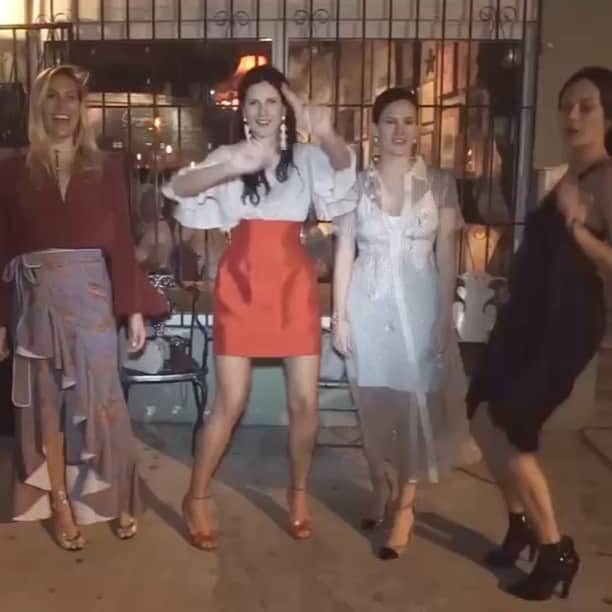 Monica Sordoのインスタグラム：「Resumen de la noche 🙅🏼 #LocaDeRemate @labiondastyling @monicaprivate @noeliamadiedo」