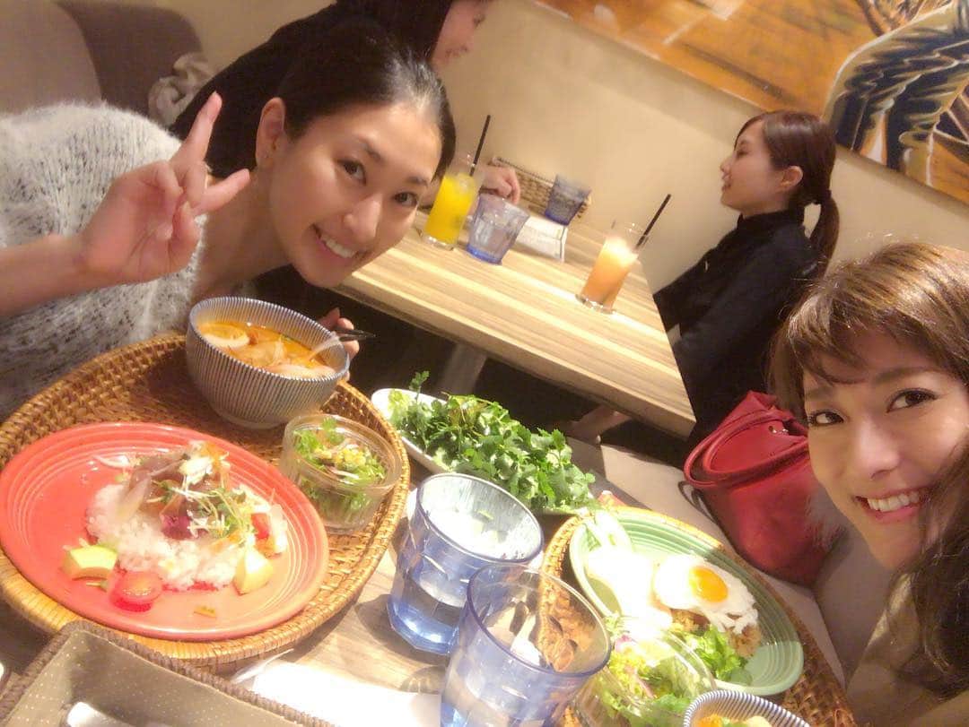高橋麻美さんのインスタグラム写真 - (高橋麻美Instagram)「定例ちな会✨ 最近はうちでダラダラコース🙄  #lunch #dinner #lunch ずっと一緒😁💕」11月6日 20時34分 - charmy421