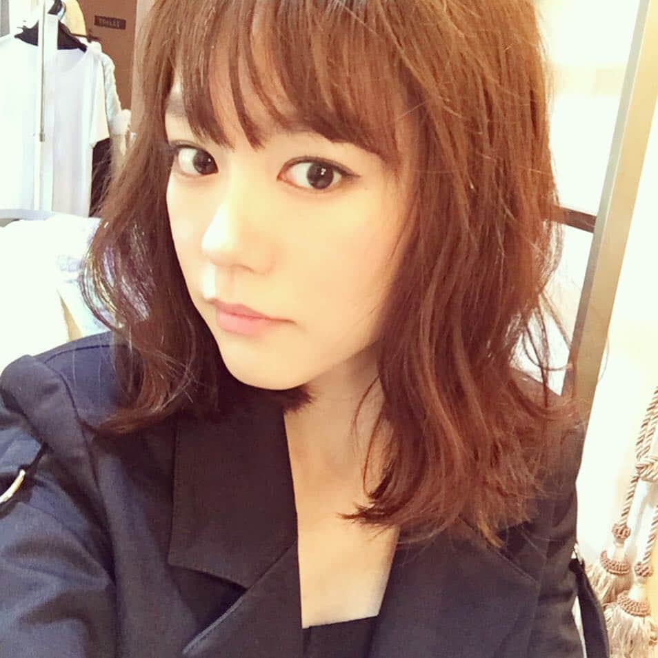 桐谷美玲さんのインスタグラム写真 - (桐谷美玲Instagram)「最近ストレートが好きだったけど、髪切ってニュアンス巻きも良い感じ。」11月6日 13時36分 - mirei_kiritani_