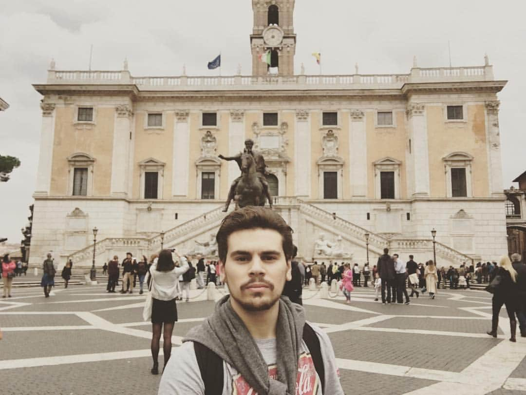 アンドレア・ファッブリのインスタグラム：「😶 #roma #rome #history #sightseeing」