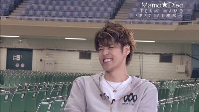 宮野真守のインスタグラム：「【Mamo★Dise Request Corner! No.137】 みんなぁ〜 お元気ですかぁ〜 今日はですね！可愛い動画をありますよ 😁 これはマモちゃんと○○○の絡みリクエストですが、なんと！マモちゃんとチームマモメンバーの絡みです！💖 私はね、チームマモメンバーが大好きなので、リクエストとっても嬉しいですよ〜 リクエストは @evastrecci ちゃんからいただきました！ 「NOSUKEとマモの絡みは可愛くて見たい」 とリクエストでした 😊💕 そうですよね〜 今年33歳マモ兄ちゃんと今年28歳NOSUKEダンサー！今日はこの可愛い可愛い絡みを見てみましょう 💞 動画は 「AMAZING!」 ライブツアーの動画で、英語字幕もしましたですけど… ほんと 「お米をください」 と言いましたですか、マモちゃんは？😅 お米？違うでしょ？なんでお米？えっ良く分からないので、誰か教えてください 😂💘 // Today's request video is a request that was sent to me quite a while ago, but I didn't have the time to post it until today.. this was a request from @evastrecci who is a Nosuke fan hehe 😁💕 Nosuke is a 28-year-old dancer who has been a part of TEAM MAMO since 2013, if I'm not mistaken.. since Mamo's 「TRAVELING!」 live tour! 💖 And to Mamo, Nosuke is a really cute and awkward little brother whom he just loves to tease hahaha 😂 I chose this Mamo and Nosuke moment from last year's 「AMAZING!」 live tour backstage clip.. and I thought it was so cute so I added subtitles for you girls too ✌🏻️😊 Mamo was asking the guys about their Valentine's Day memories and while I'm 99% sure of whatever I subbed in this part, the only 1% part I didn't really get was the rice part 😂 I'm quite certain the word Mamo used was 'rice' but I don't know why he would say that.. or maybe I could've heard wrongly.. so I've asked my Japanese followers to explain that part for me 😅 If I get any explanation, I'll update you girls again hahaha but for now enjoy this cute big brother Mamo and little brother Nosuke interaction~ 💘 // UPDATE: Okay so someone mentioned that Mamo is always giving Nosuke white rice to eat..? 😅 Now that I think about it, I remember Nosuke once asked Mamo to make more bento lunches for him too.. so I guess that explains the rice joke? 😂💞 #宮野真守 #miyanomamoru #mamorumiyano #声優 #seiyuu #mamodiserequestcorner」