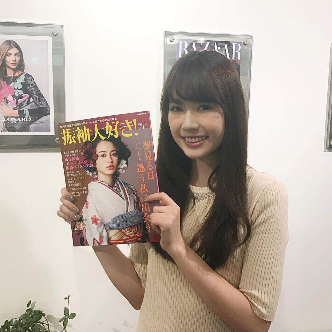 のインスタグラム：「. ちなつが出演した雑誌を受け取りに来てくれました♪ サトルからは市川ユナ.山本野乃花.田辺アレクサンドラ. ちなつ.エイミィの5人が出演しました！ ◆世界文化社『振り袖大好き！』 Model: #ちなつ @chinatsu9682 他 . #雑誌 #振袖 #振り袖大好き #成人式 #和装 #着物 #モデル #モデル事務所 #サトルジャパン #japanesemodel #model #modelagency #satorujapan #beauty #kimono #japanesefashion」