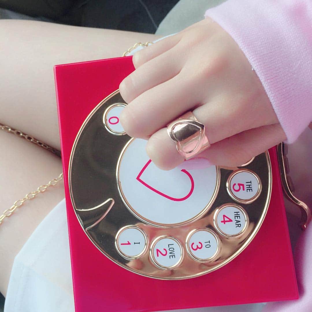 吉田朱里さんのインスタグラム写真 - (吉田朱里Instagram)「最近よくつけてる#lanie のリング💍💖 一目惚れで購入😍❤️大きなハートのリング探してたの💟  アクセサリーは基本ピンクゴールドかな💟🙈 一時期指輪集めてたのに最近つけなくなってた😂💦 またつけ始めよう💗 ピアスとかもインスタに載せたいめっちゃ可愛いのがお家にたくさんあるからまた載せるね💛💖」11月7日 22時36分 - _yoshida_akari