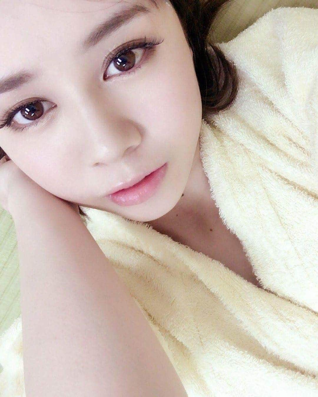 吉川愛美のインスタグラム：「もうベッドの中だよ(:3_ヽ)_ #おやすみなさい #ココさんも #ガチ寝 #sexy #av女優 #セクシー女優 #台灣 #臺北 #taiwan #taipei #adult」