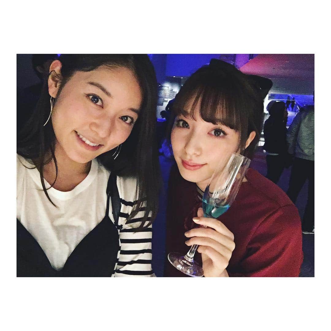 林恵理さんのインスタグラム写真 - (林恵理Instagram)「昨夜の蜷川実花×クラゲにて！ DJをやっていた佐藤さきさんと(*´ ｀*) モデルをやっている時と、DJをやっている時のギャップが素敵 ♪  #すみだ水族館 #蜷川実花 #蜷川実花クラゲ #佐藤さき #dj #cute #happy #林恵理」11月8日 23時33分 - eri_rin.215