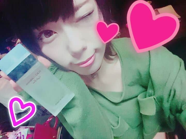 高橋ナツミのインスタグラム：「#DG#ドルチェ＆ガッバーナ#香水#ライトブルー#高橋ナツミ」