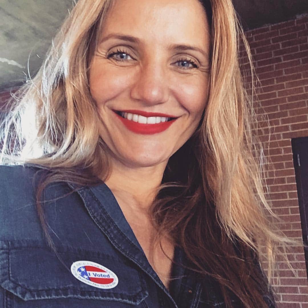 キャメロン・ディアスのインスタグラム：「I voted today for the country I want to live in... a country where there is equality, inclusion, acceptance and freedom that EVERY American deserves... Please go out and vote for the America you want to live in.. 🇺🇸」