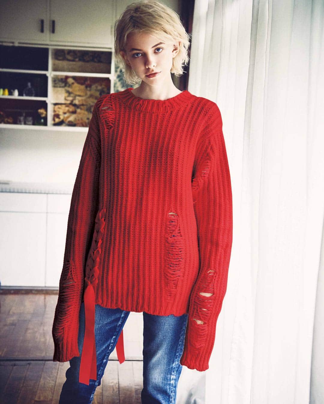 のインスタグラム：「SHEL'TTER MOOK♯40 LIMITED __________________________________ HL RIBBED DAMAGE SWEATER (0109AS70-6320) O.WHT/BLK/D.BLU/RED ※REDのみSHEL’TTER MOOK♯40限定カラー ¥11,800 +tax __________________________________ 今夜11/10(THU)0:00から @sheltterwebstore にて限定発売致します。 #MOUSSY #SHELTTER40」
