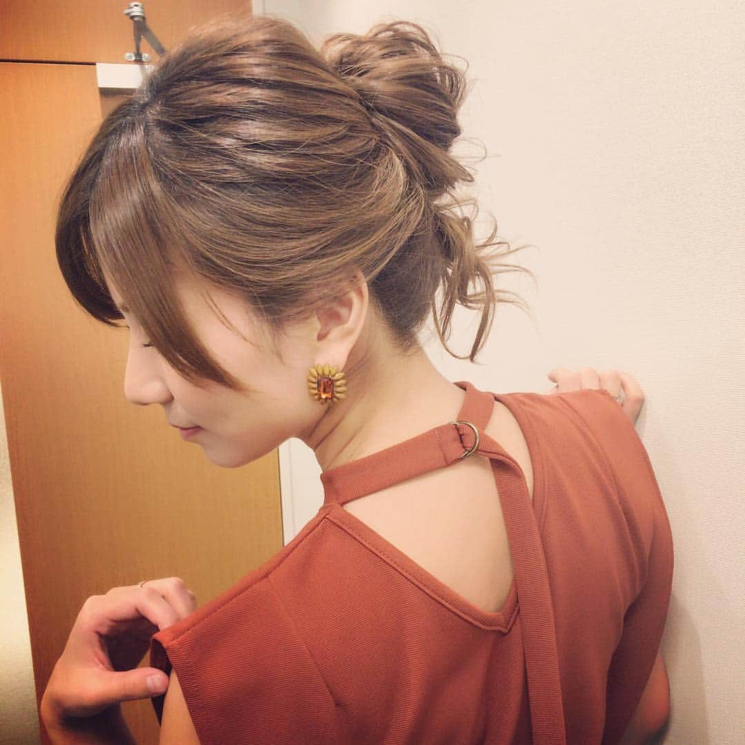 青木愛さんのインスタグラム写真 - (青木愛Instagram)「このトップス、背中がめちゃくちゃ可愛かった😊💗 好きな感じ👌🏻❤️ #トップス #衣装 #👗」11月10日 0時13分 - aiaoki_official