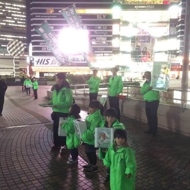 岡田雅利のインスタグラム：「前日の投稿でご協力を沢山頂きありがとうございます。本当に感謝しております！  募金活動を12日、13日池袋と記載しておりましたが、12時より新宿駅で行う事となりました。 駅前で黄緑色の服を着て行います。 池袋で募金して頂けると数多くのお声を頂いたのに、申し訳ございません。 可能であれば新宿駅でもよろしくお願い致します。小さな命を救ってあげてください！！ #ゆまくんを救う会」