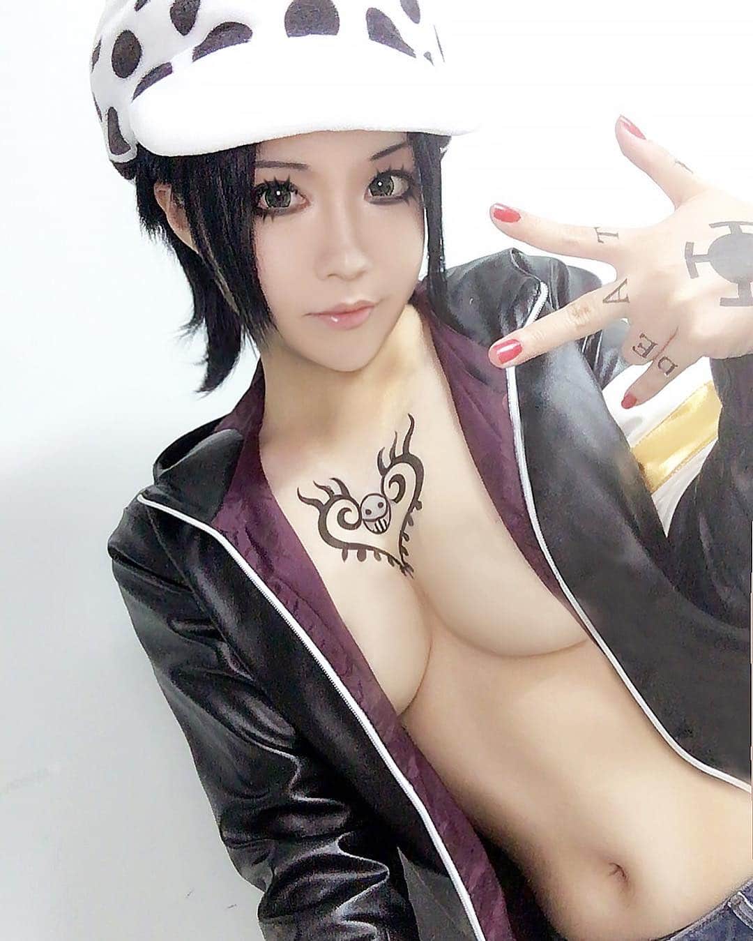千尋のインスタグラム：「シャンブルズ！  #TrafalgarLaw #onepiece #cosplay」