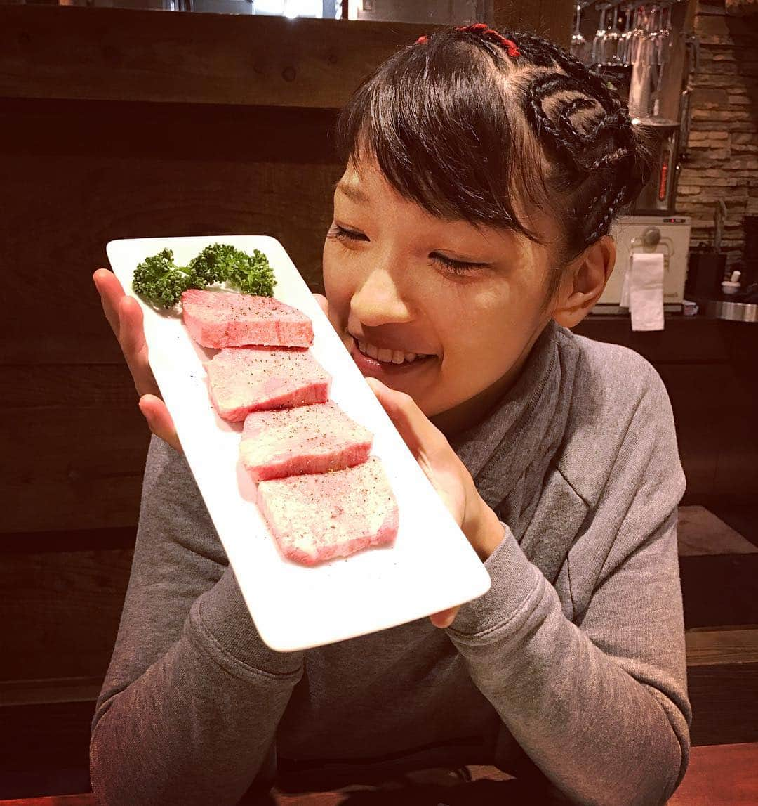 RENA（久保田玲奈）さんのインスタグラム写真 - (RENA（久保田玲奈）Instagram)「私の必勝飯❤️厚切り上塩タン😋🍴 計量後はお決まりな感じです！！ これ食べ始めて負けてないの（笑）  #浅草 #だん #焼肉 #勝負飯」11月10日 21時58分 - sb_rena