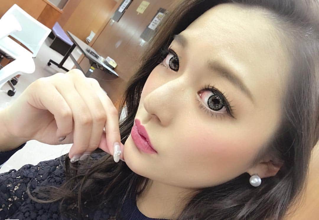 結子さんのインスタグラム写真 - (結子Instagram)「楽屋で📸明日は、とある新番組のO.A.だよ！！告知するので私のSNSチェックしておいてください😊おやすみ〜🌕 #tv#model#tvpersonality#japanese#sweet #テリー伊藤 さん #結子 #新番組」11月10日 22時42分 - yuiko_yyy