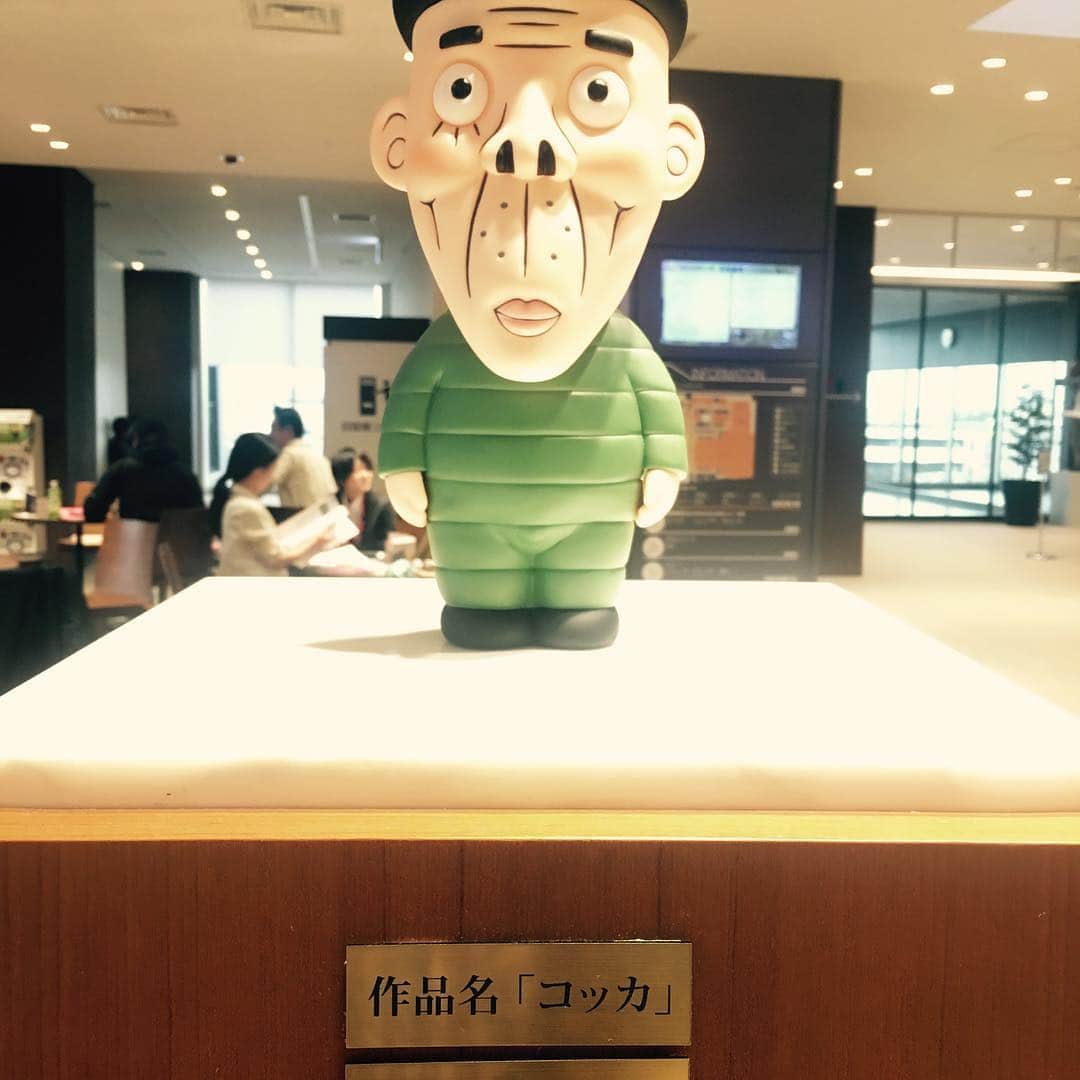 木梨憲武 コッカのインスタグラム：「【フェアリーズ＠名古屋、開幕しました！】東海市芸術劇場の4Fロビーでは、憲武さん作「コッカ」が皆さまをお出迎えします！ 会場にて当日券も販売しておりますので、是非ご来場くださいませ☆ セントラルパークでもイベント実施中！詳細はこちら→nagoyatv.com/fairies/」