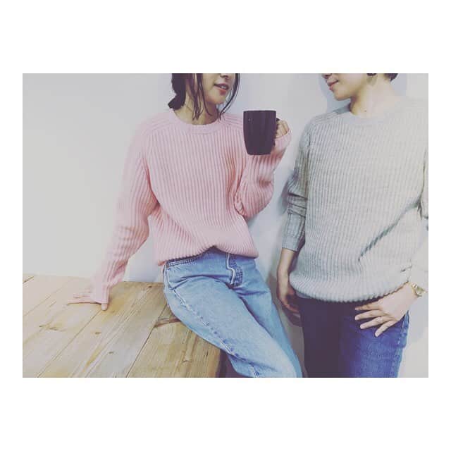 エルフォーブルのインスタグラム：「甘いカラーのカジュアルニット 両畦編みクルーネックプルオーバー 13,000yen＋tax Color: Pink/Gray/Black #ELFORBR#elforbr#エルフォーブル#畦編み#カジュアル#ピンク#グレー#クルーネック#ニット#お揃いコーデ」