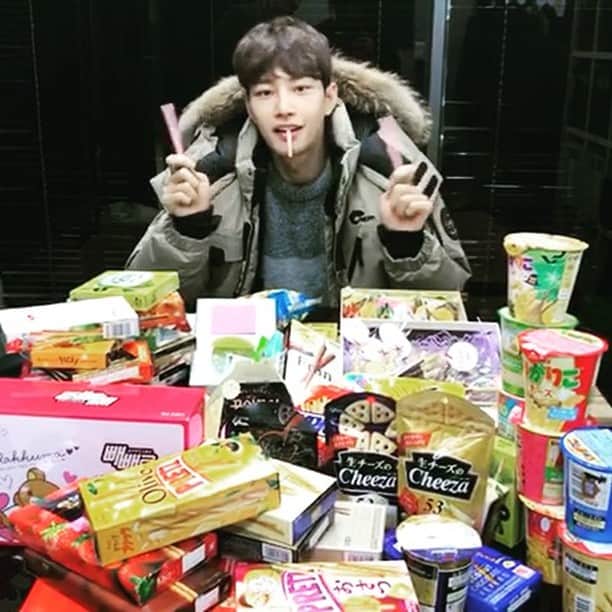 キム・ジェヨンのインスタグラム：「#빼빼로데이  너무너무 행복해!!!!^^😍 너무너무고마워😂」