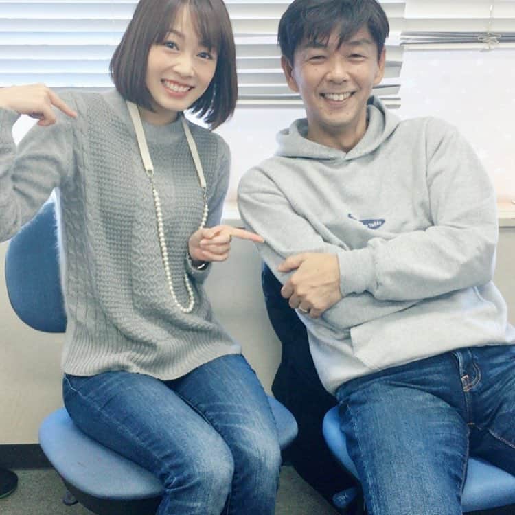 高橋春花さんのインスタグラム写真 - (高橋春花Instagram)「HTBアナウンサーの高橋春花です(^^) ついにインスタ始めました。 よろしくお願いします。 慣れない操作、少しずつ慣れたいです。# をうまく使いたいです。笑 #高橋春花#ヒロさん #服の色かぶり#親子コーデ （？）」11月11日 17時38分 - htb_takahashiharuka