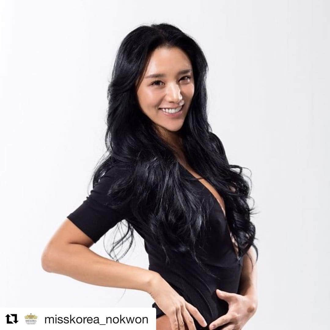 Areum Jungさんのインスタグラム写真 - (Areum JungInstagram)「#Repost @misskorea_nokwon with @repostapp ・・・ 미스코리아 녹원회 정아름 (@areumjung)입니다💪🏾💪🏾골퍼이자 퍼스널트레이너로 활동중이구요 다양한 바디관련 만능엔터테이너에요~미코에서 바디담당하겠습니다!!🏋🏻‍♀️🏌🚴🏽🎬~~! #정아름#미스코리아2001#녹원회#미스코리아 #미코#misskorea#nokwon#미코#트레이너#방송#라이프스타일디자이너#작가#컨텐츠크리에이터#body#fitness #퍼스널트레이너 #바디」11月11日 20時08分 - areumjung