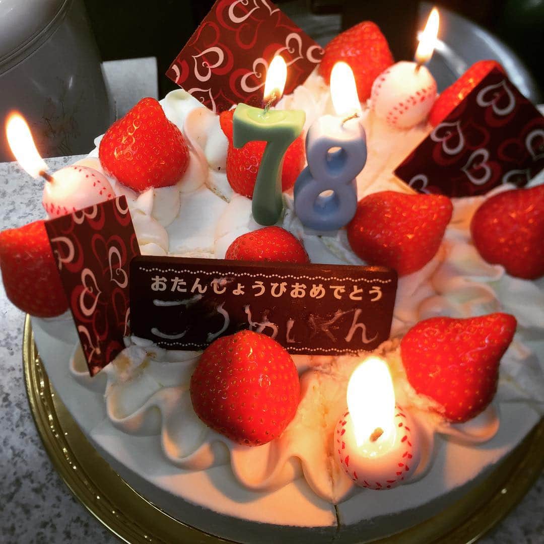 藤澤亨明さんのインスタグラム写真 - (藤澤亨明Instagram)「今日は27回目の誕生日でした！ たくさんの方にお祝いして頂いて、とても幸せな楽しい誕生日になりました☺️ 本当にありがとうございます！ Instagramで僕の誕生日について投稿して下さった皆さんにも感謝です。 27歳これからも頑張ります！  #誕生日 #27歳」11月11日 23時10分 - kohmei.f