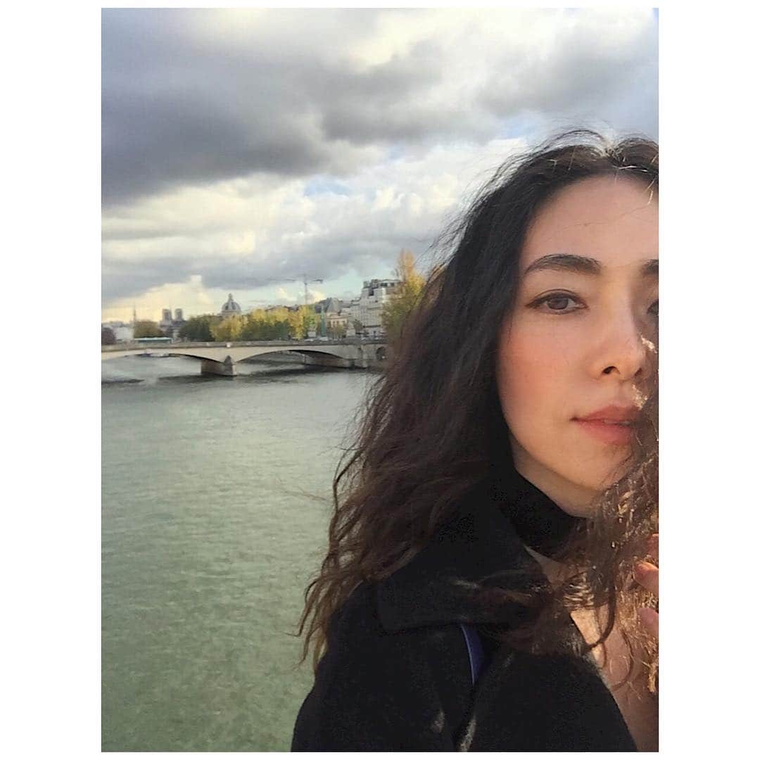 霧島れいかのインスタグラム：「名残惜しい…🇫🇷 Parisは親友💫  #love #paris #solotravel #merci  #aurevoir #memory #seine #photograph」